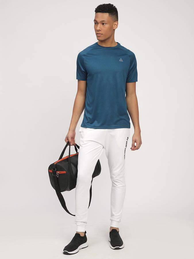 Solid Men Round Neck T-Shirt image number 1
