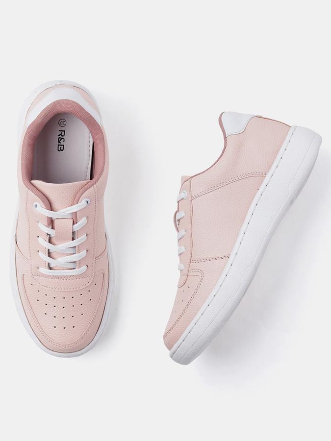 Women Lace-Fastening Sneakers with Round Shape Toes image number 0