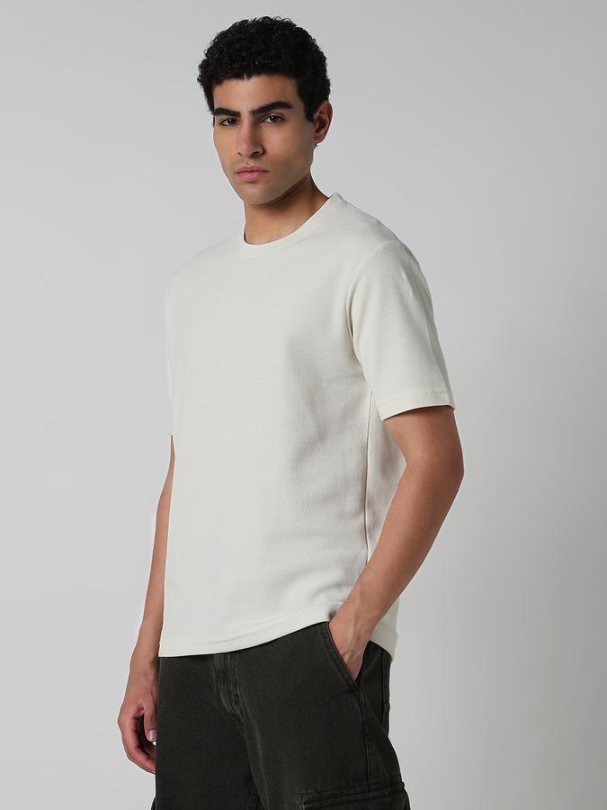 Solid Men Round Neck T-Shirt image number 2