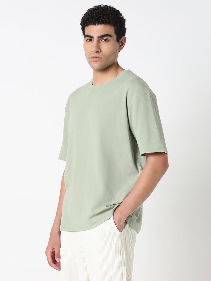 Solid Men Round Neck T-Shirt image number 2