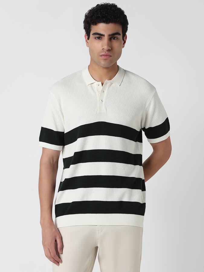 Striped Men Round Neck T-Shirt image number 1
