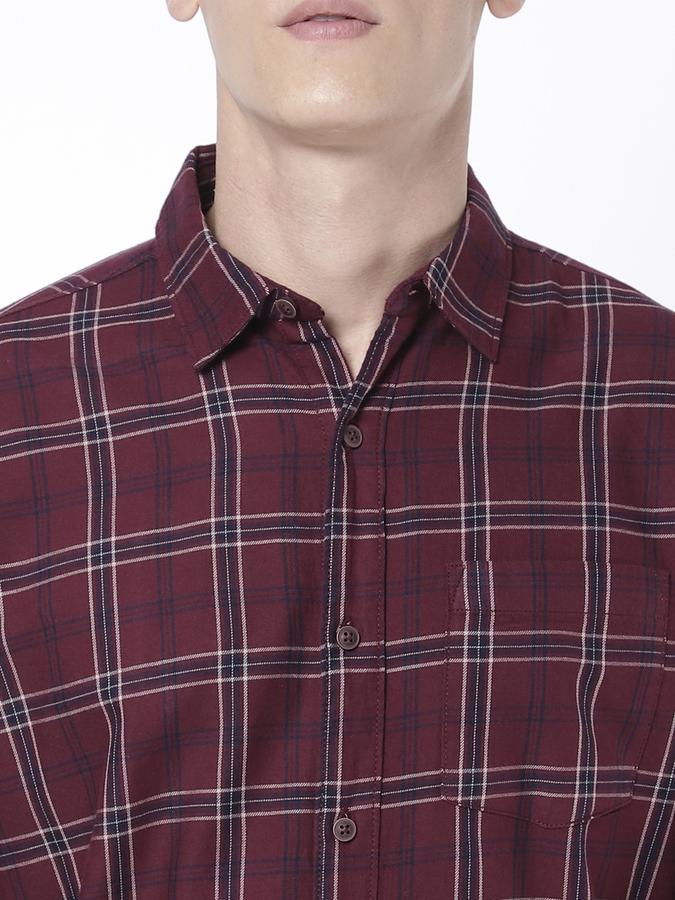 R&B Maroon Men Casual Shirts image number 3