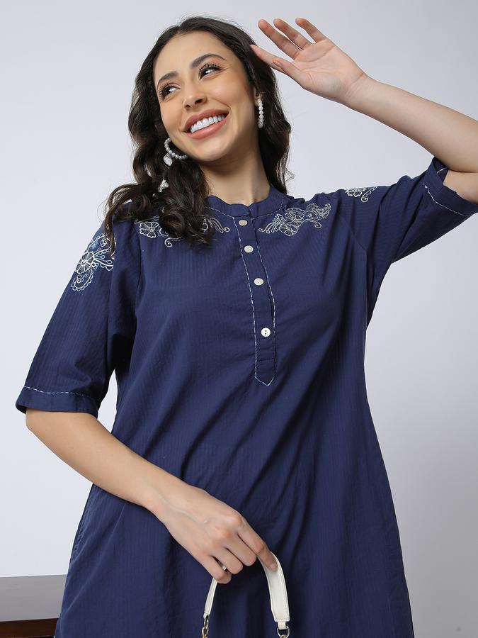 Women Cotton Regular Fit Mandarin Collar Embroidered Kurta