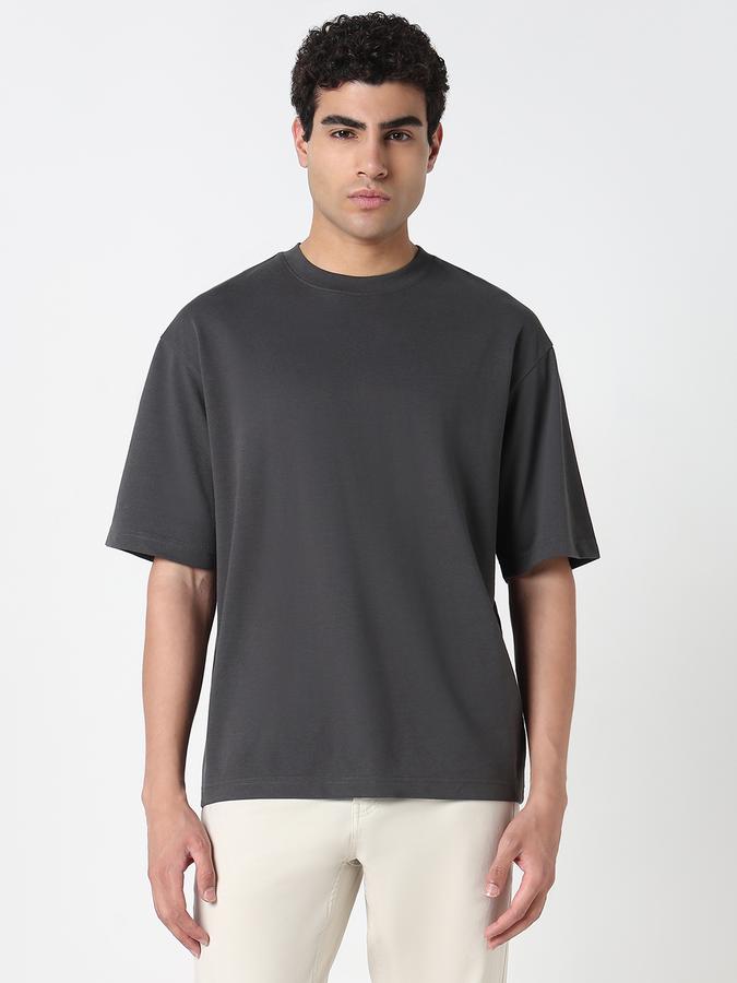 Solid Men Round Neck T-Shirt image number 1