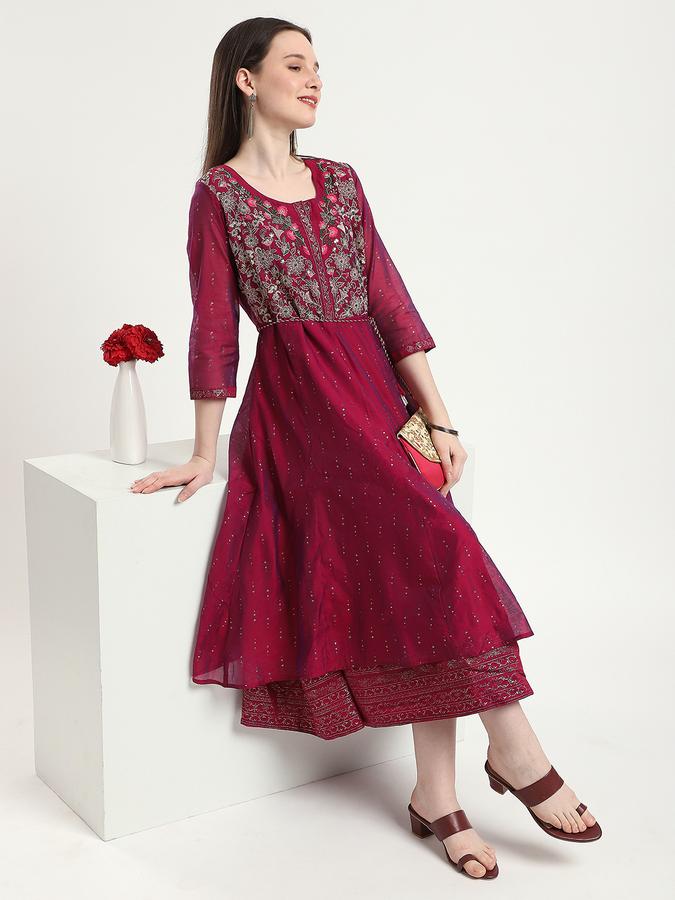Women Viscose Blend Regular Fit U Neck Embroidered Kurta