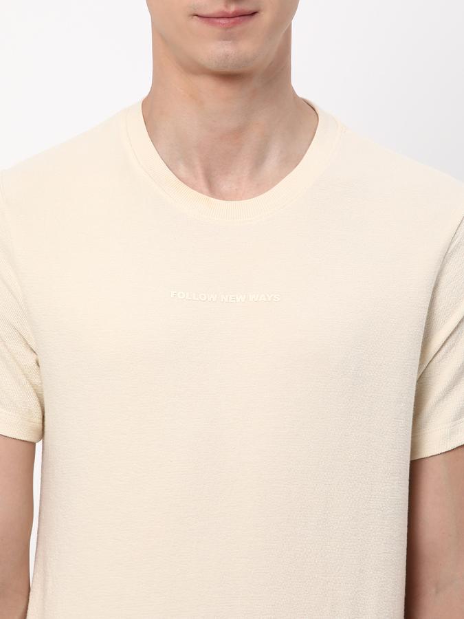 Men Regular Fit Round-Neck T-Shirt image number 3