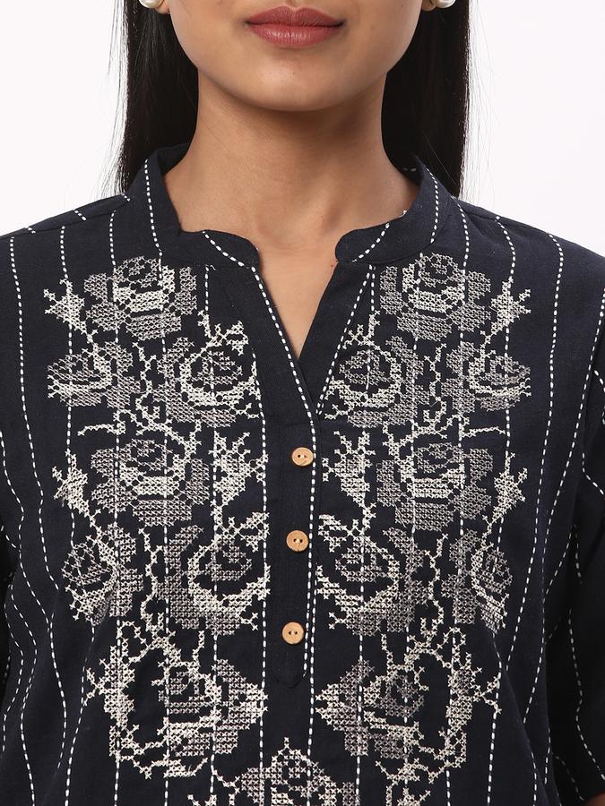 Women Printed Relaxed Fit Cotton Top image number 3