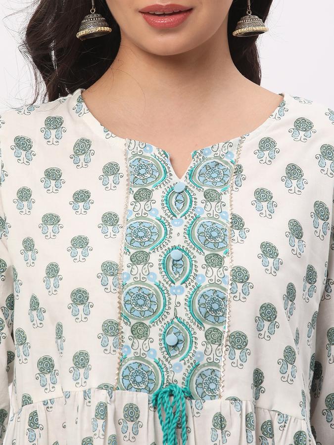 Women Paisley Printed Flared Kurta image number 3