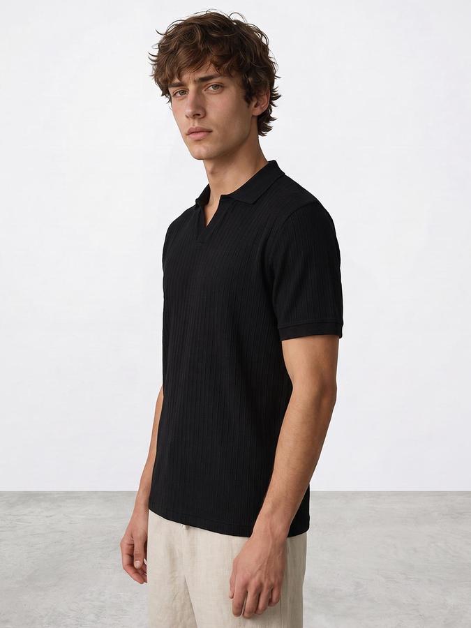 R&B Men Black Textured Short Sleeves Polo Collar T-Shirt