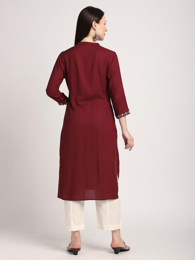 Women Viscose Regular Fit Sweetheart Neck Embroidered Kurta