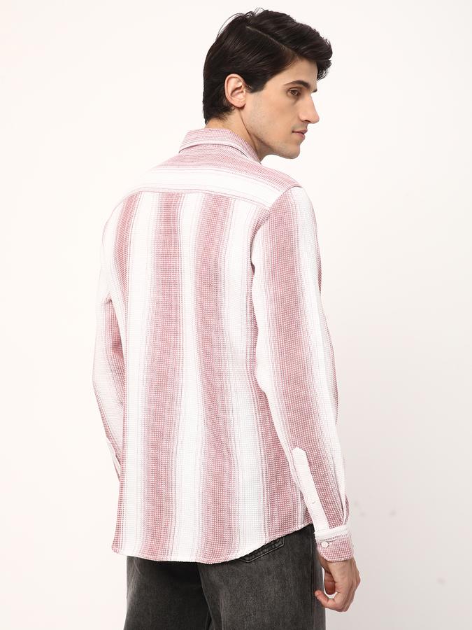 Men Regular Fit Cutaway Collar Shirt image number 2