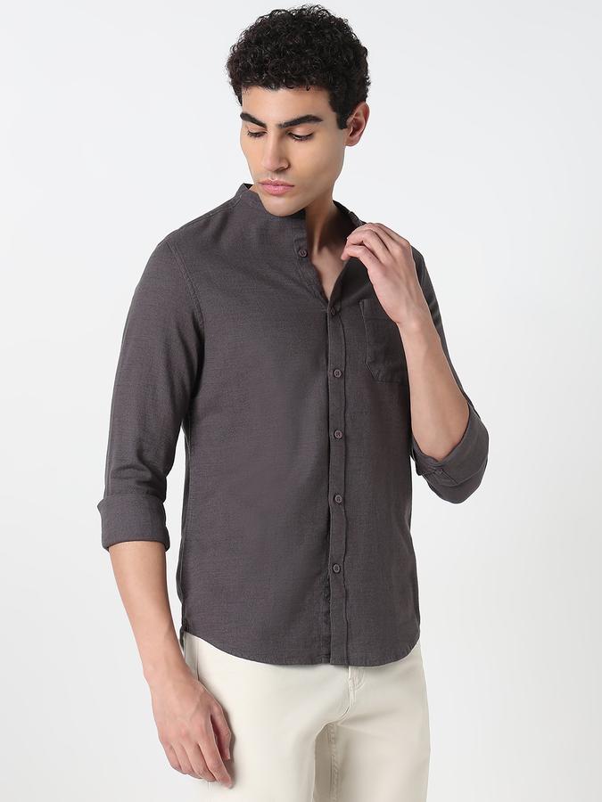Men Solid Casual Shirt image number 3