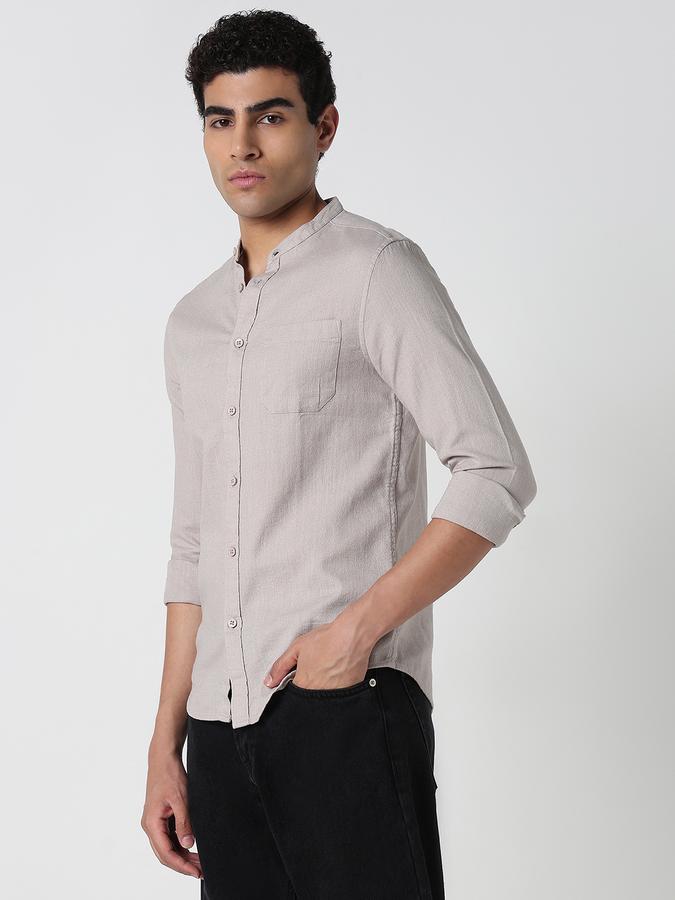 Men Solid Casual Shirt image number 3