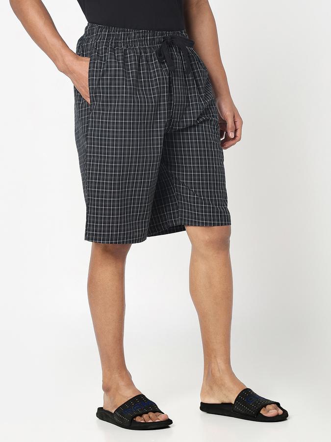 Checkered Men Regular Shorts image number 3