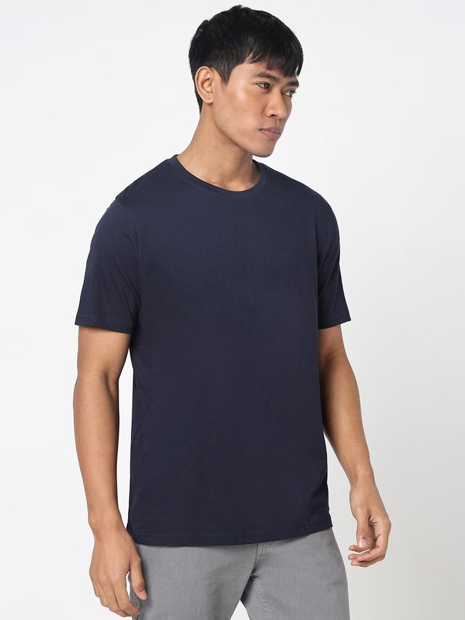 Solid Men Round Neck T-Shirt image number 3