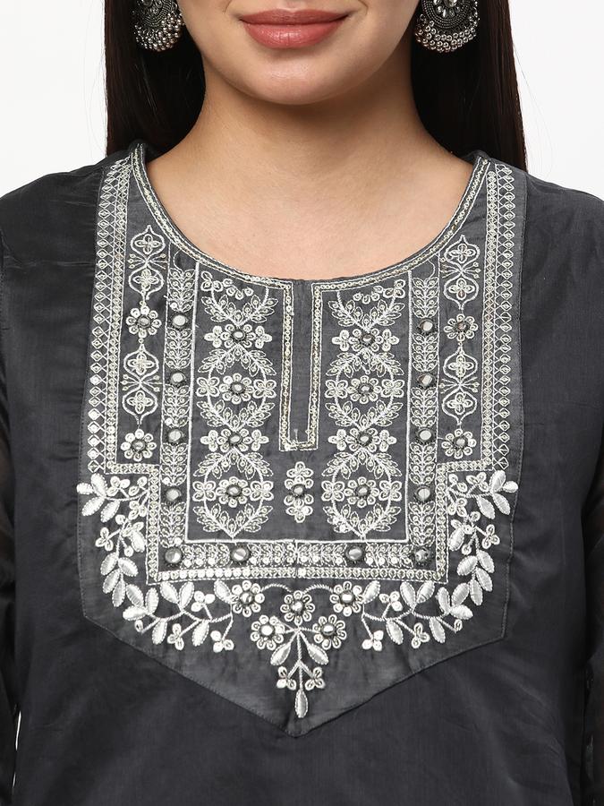 Women Polyester Regular Fit Round Neck Embellished Kurta