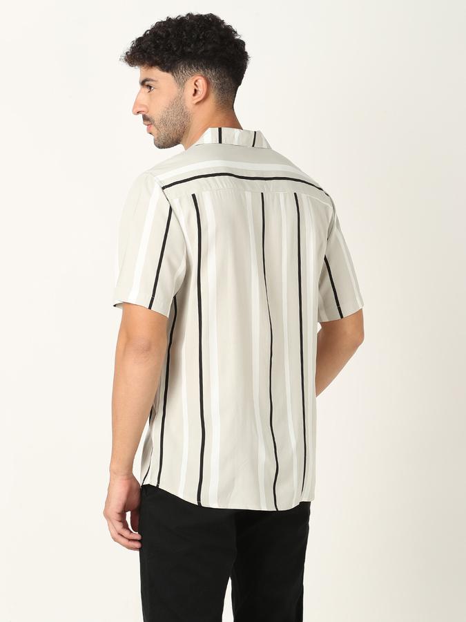 Cuban Collar Shirt with Short Sleeves image number 3