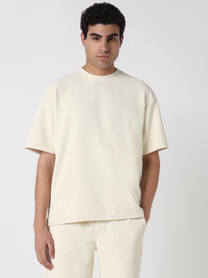Solid Men Round Neck T-Shirt image number 1