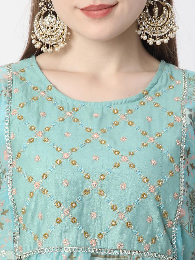 Women Viscose Regular Fit Round Neck Embroidered Kurta