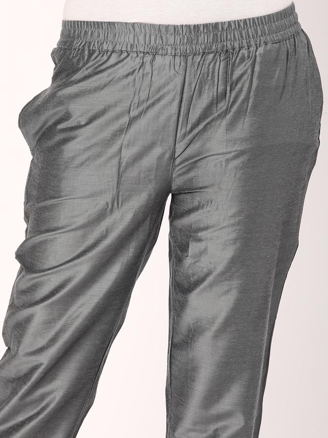 Women Slim Fit Pants image number 3