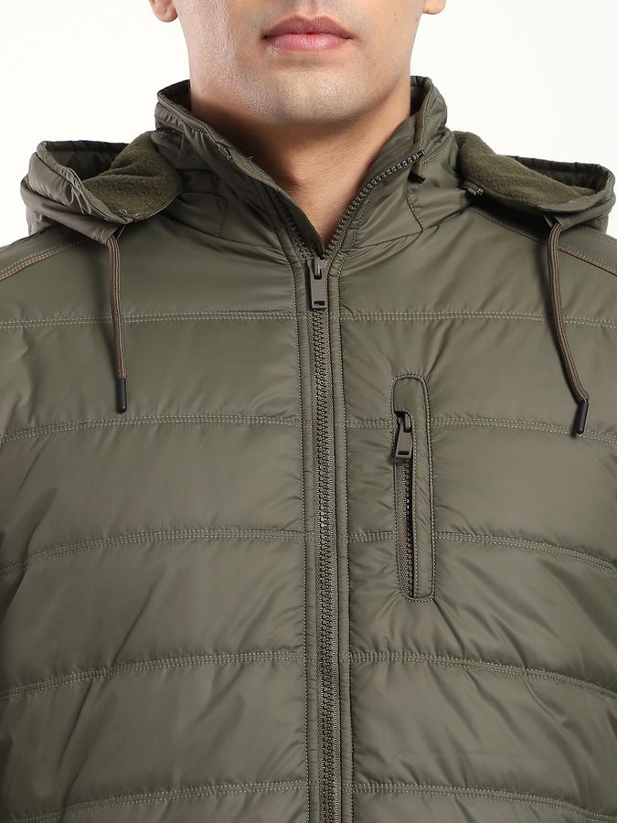 Men Polyester Tapered Quilted Puffer Jacket