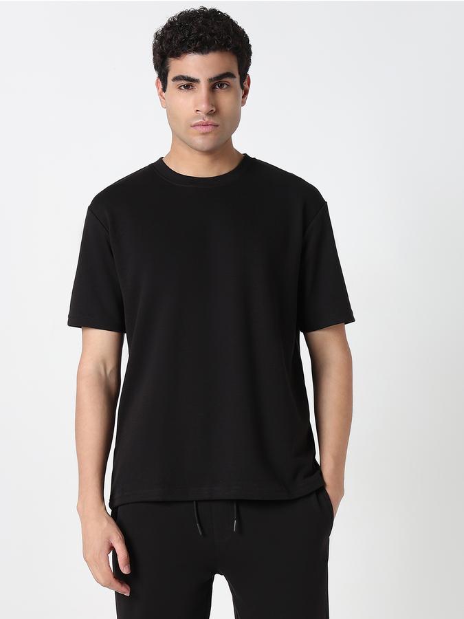 Solid Men Round Neck T-Shirt image number 1