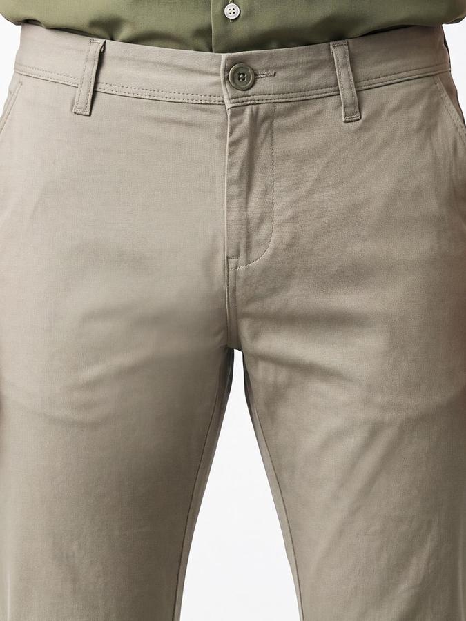 R&B Men Green Mid Rise Regular Fit Chinos