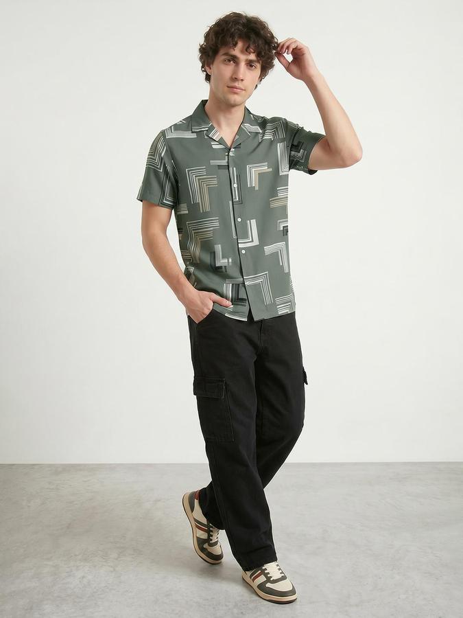 R&B Men Green Geometric Print Resort Collar Short Sleeves Regular Fit Shirt