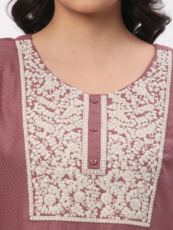 Women Embroidered Straight Kurta  image number 3