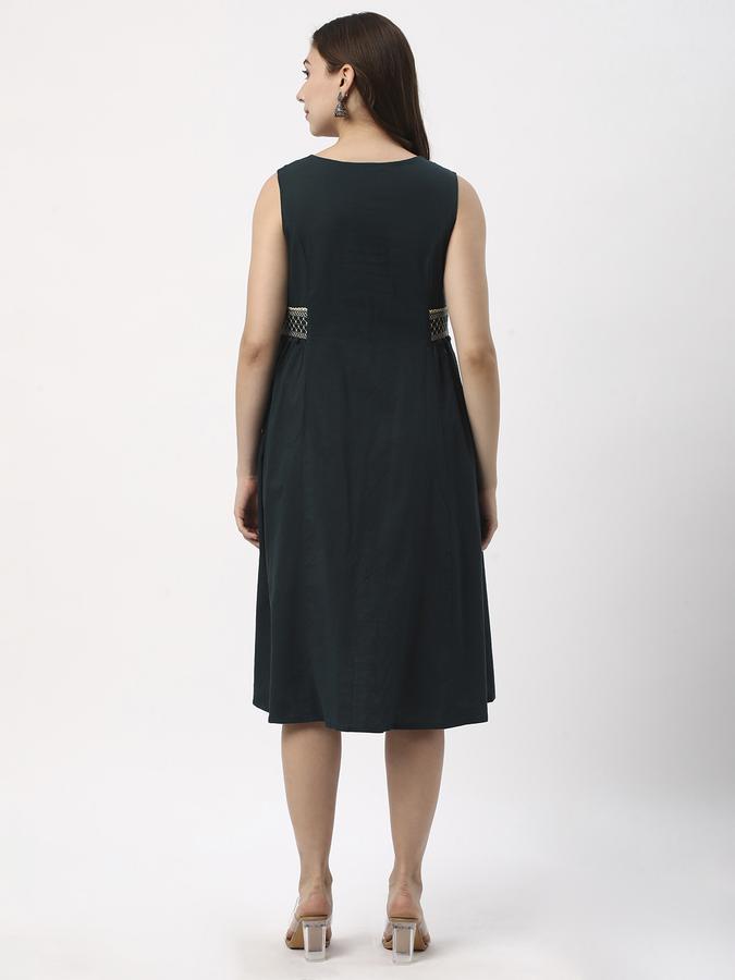 Women Cotton A Line Fit Square Neck Embroidered Kurta