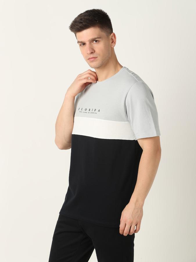 Men Printed Regular Fit Round-Neck T-Shirt image number 1