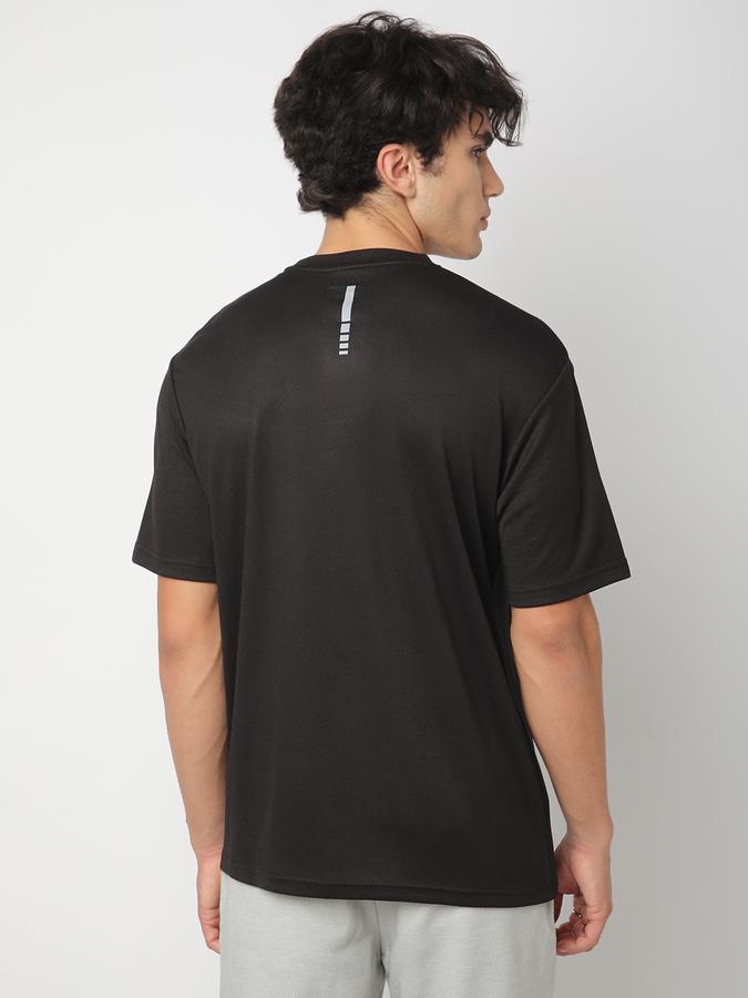 Solid Men Round Neck T-Shirt image number 2