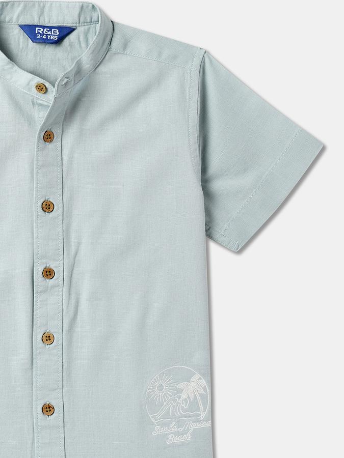 Boys Solid Casual Shirt image number 2