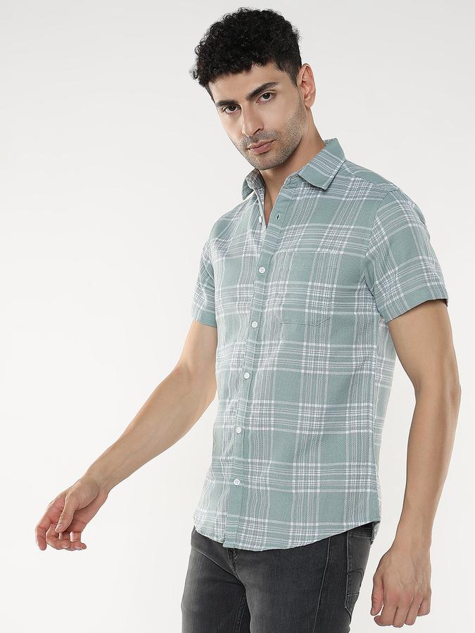 Men Checkered Casual Shirt image number 2