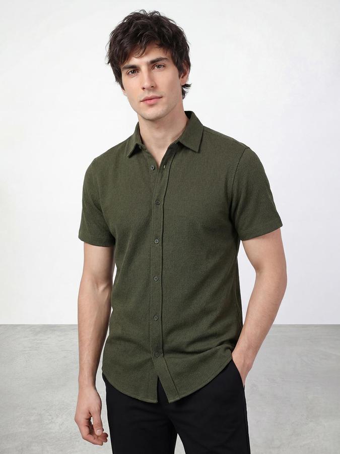 R&B Men Olive Textured Resort Collar Short Sleeves Regular Fit Shirt