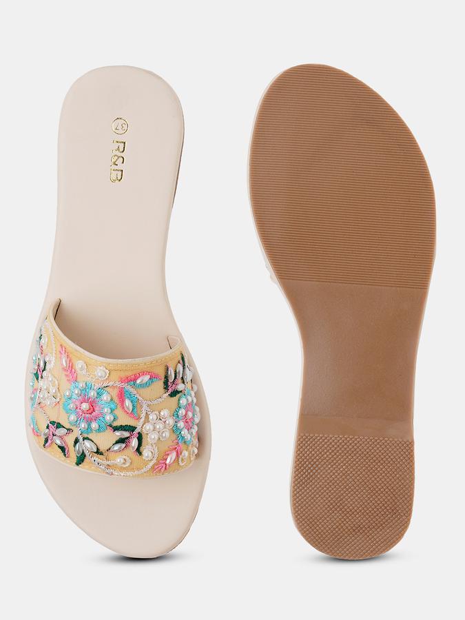 Women Embellished Slip-On Sandals image number 3