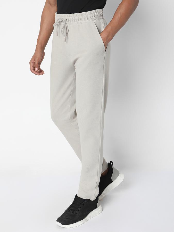 Men Mid-Rise Relaxed Fit Pants with Insert Pockets image number 1