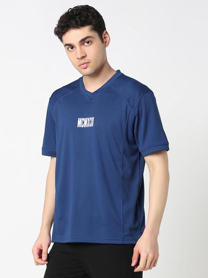 Men Polyester Regular Fit V-Neck Printed T-shirt