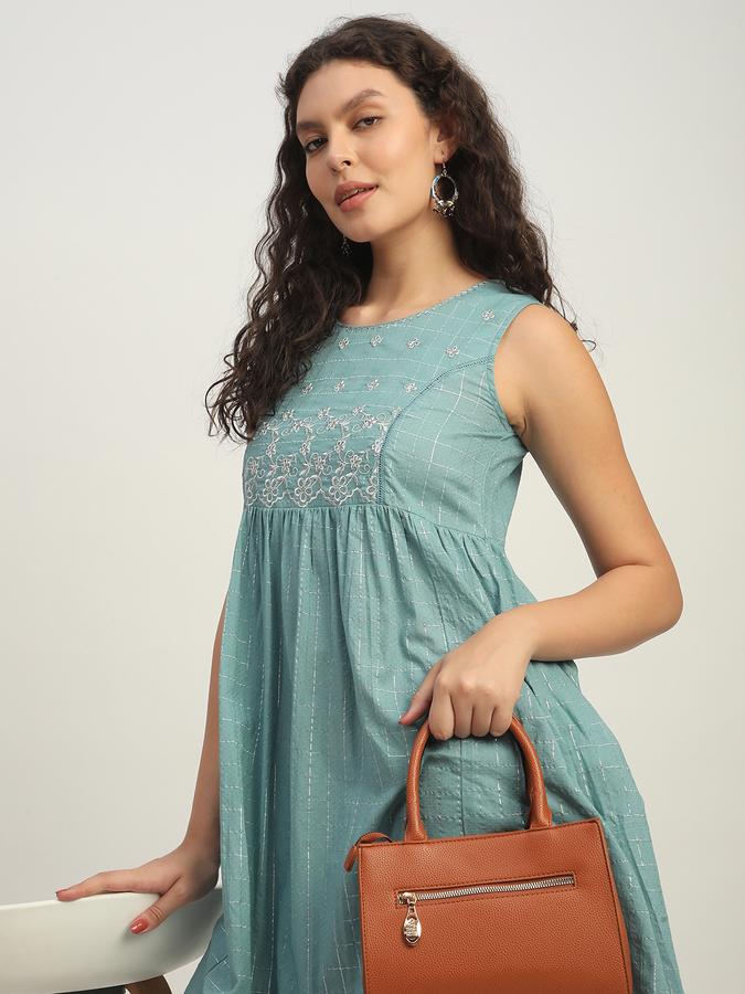 Women Cotton Regular Fit Round Neck Embroidered Kurta